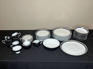lot 282 image: Mikasa Pivotal Onyx Dinnerware Set