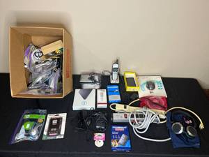 lot 297 image: Assorted Electronics and Accessories Lot