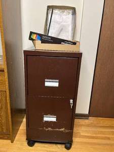 lot 312 image: Brown 2-Drawer Filing Cabinet with Casters and Hanging Folders