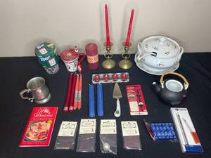 lot 290 image: Cranberry Themed Candle and Kitchen Assortment