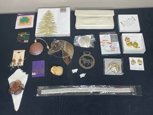 lot 291 image: Assorted Jewelry, Decor, and Accessories Lot