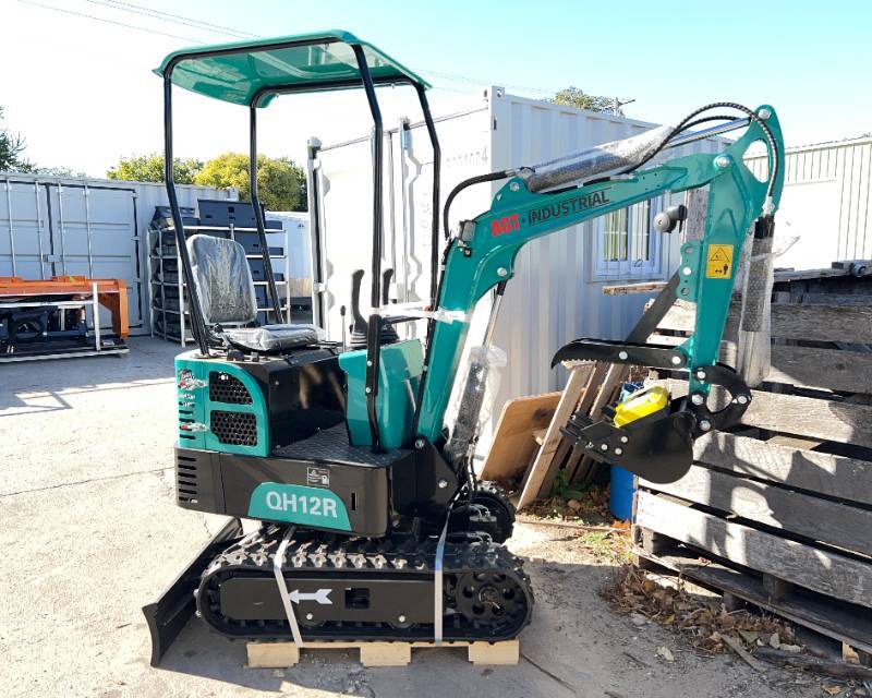 lot 252 image: Mini Excavator QH12R