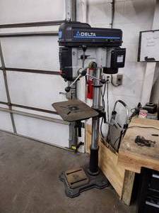 lot 30 image: Delta Floor-Standing 18 Drill Press Model 18-900L
