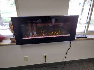 lot 18 image: Home Decorations Collection Infrared Fireplace Wall Mount Model SP5787 with remote
