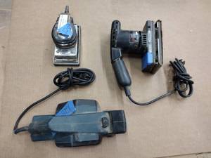lot 128 image: 3 sanders Craftsman 13 sheet pad sander, Campbell Hausfeld Jitterbug TL1005, Black & Decker 3 14 planer