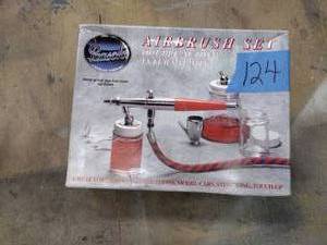 lot 124 image: Paasche Airbrush Set