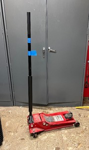 lot 176 image: Strongway 3  Ton Quick Lift Service Jack #46228