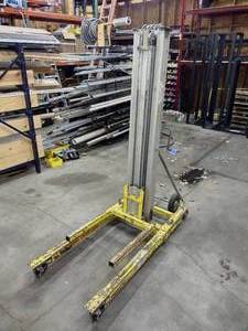 lot 100A image: Sumner 715 Manual Lift 750 LB Capacity 15 foot reach