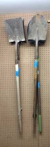 lot 216 image: (5) Shovels Square Mouth, Ames Round Point Digging, Ames Transfer Square, Vintage Hole digger