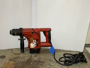 lot 80A image: Hilti TE 18-M  rotary hammer drill. Powers up and runs.