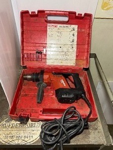 lot 119A image: Hilti TE5  hammer drill. Powers Up