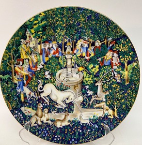 lot 27 image: Limoges Haviland Unicorn Plate La Chasse a la Licorne with Original Box #3