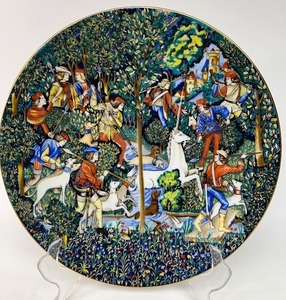 lot 28 image: Limoges Haviland Unicorn Plate La Chasse a la Licorne with Original Box #4