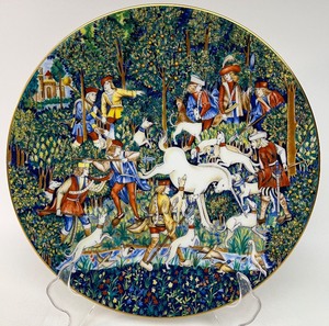 lot 29 image: Limoges Haviland Unicorn Plate La Chasse a la Licorne with Original Box #5