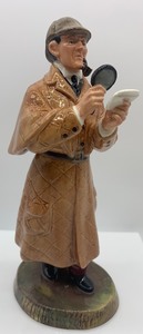 lot 40 image: ROYAL DOULTON Vintage 1976 The Detective Figurine