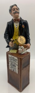 lot 42 image: ROYAL DOULTON Vintage 1960s The Auctioneer Figurine
