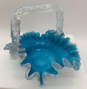 lot 56 image: VINTAGE Blue Glass Ruffled Edge Basket