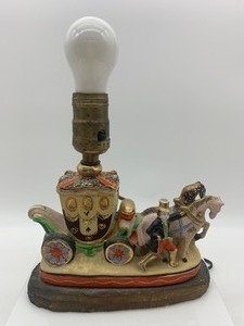 lot 60 image: Vintage Hand Painted SATSUMA MORIAGE Petite Lamp