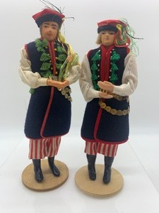 lot 65 image: VINTAGE Pair of Ethnic Poland Dolls