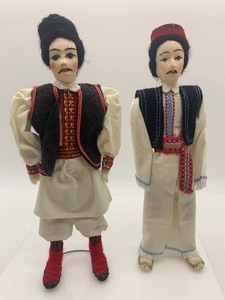 lot 66 image: VINTAGE Set of Handmade Serbian Cloth Dolls