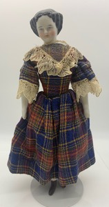 lot 68 image: VINTAGE Modified Flat Top CHINA HEAD Doll