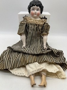 lot 174 image: Antique German KLING China Doll 189-8