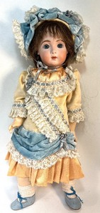lot 6 image: Vintage Signed Artisan Doll by SALLY FREEMAN - 1979