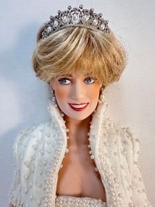 lot 20 image: FRANKLIN MINT - Princess Diana - Beaded Evening Gown with Tiara Doll