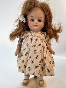 lot 9 image: Vintage Antique Diminutive Bisque Doll - Germany S