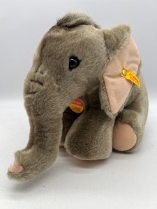 lot 189 image: STEIFF Mohair Elephant - Germany #083242 - Trampili