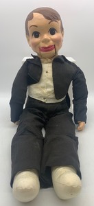 lot 77 image: Vintage CHARLIE MC CARTHY Ventriloquist Doll Willie Talker