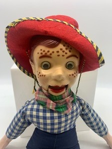 lot 79 image: Vintage HOWDY DOODY Ventriloquist Doll