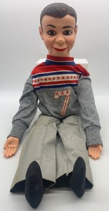 lot 80 image: Vintage 1968 JURO Charlie McCarthy Ventriloquist Doll