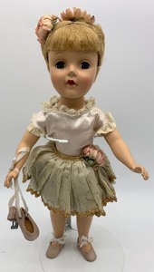 lot 90 image: Vintage MADAME ALEXANDER Alex Nina Ballerina Doll