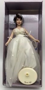 lot 100 image: Vintage 1990s FRANKLIN MINT Elizabeth Taylor Portrait Doll MIB