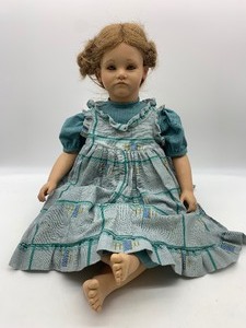 lot 102 image: Vintage ANNETTE HIMSTEDT Kathie Doll Barefoot Children Collection