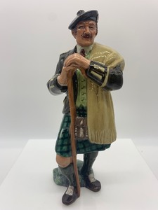 lot 281 image: Vintage ROYAL DOULTON The Laird Figurine