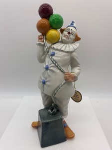 lot 285 image: Vintage ROYAL DOULTON Balloon Clown Figurine