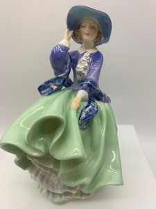 lot 295 image: Vintage ROYAL DOUTON Top OThe Hill Figurine