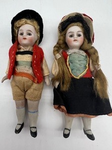 lot 4 image: Pair of GERMAN Bisque Diminutive Dolls