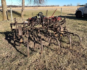 lot 68 image: 8 ft Small Digger  pull type