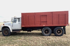 lot 69 image: 1969 International Grain Truck Runs but sold for Parts Only