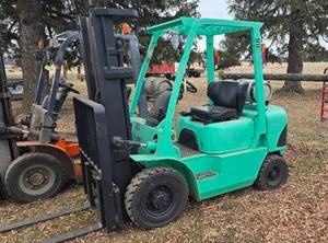 lot 72 image: Mitsubishi LPG Forklift New tires, 4,000 lb rated