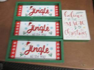 4 Holiday Dcor Pieces...