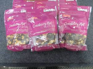 6- 7 oz HyVee Cranberry Nut Trail M...
