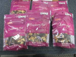 6- 7 oz HyVee Cranberry Nut Trail M...