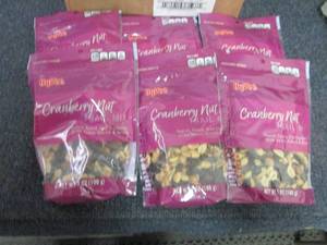 6- 7 oz HyVee Cranberry Nut Trail M...