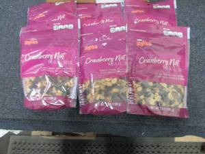 6- 7 oz HyVee Cranberry Nut Trail M...