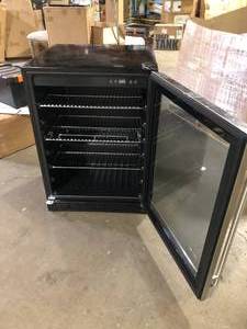 Magic Chef Beverage 23.4 in. 154 (12 oz.) Can Beverage Cooler, Stainless Steel Customer Returns See Pictures
