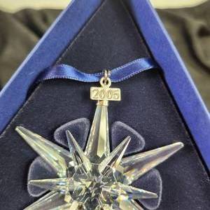 lot 52 image: Swarovski 2005 Crystal Snowflake Star Ornament With Original Box